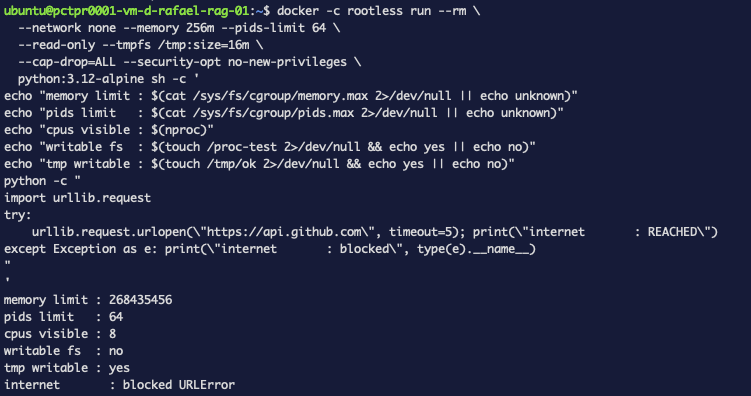El contenedor endurecido informa un límite de memoria de 256 MiB, un límite de pids de 64, un sistema de archivos de solo lectura, un tmp escribible, y acceso de red bloqueado con URLError