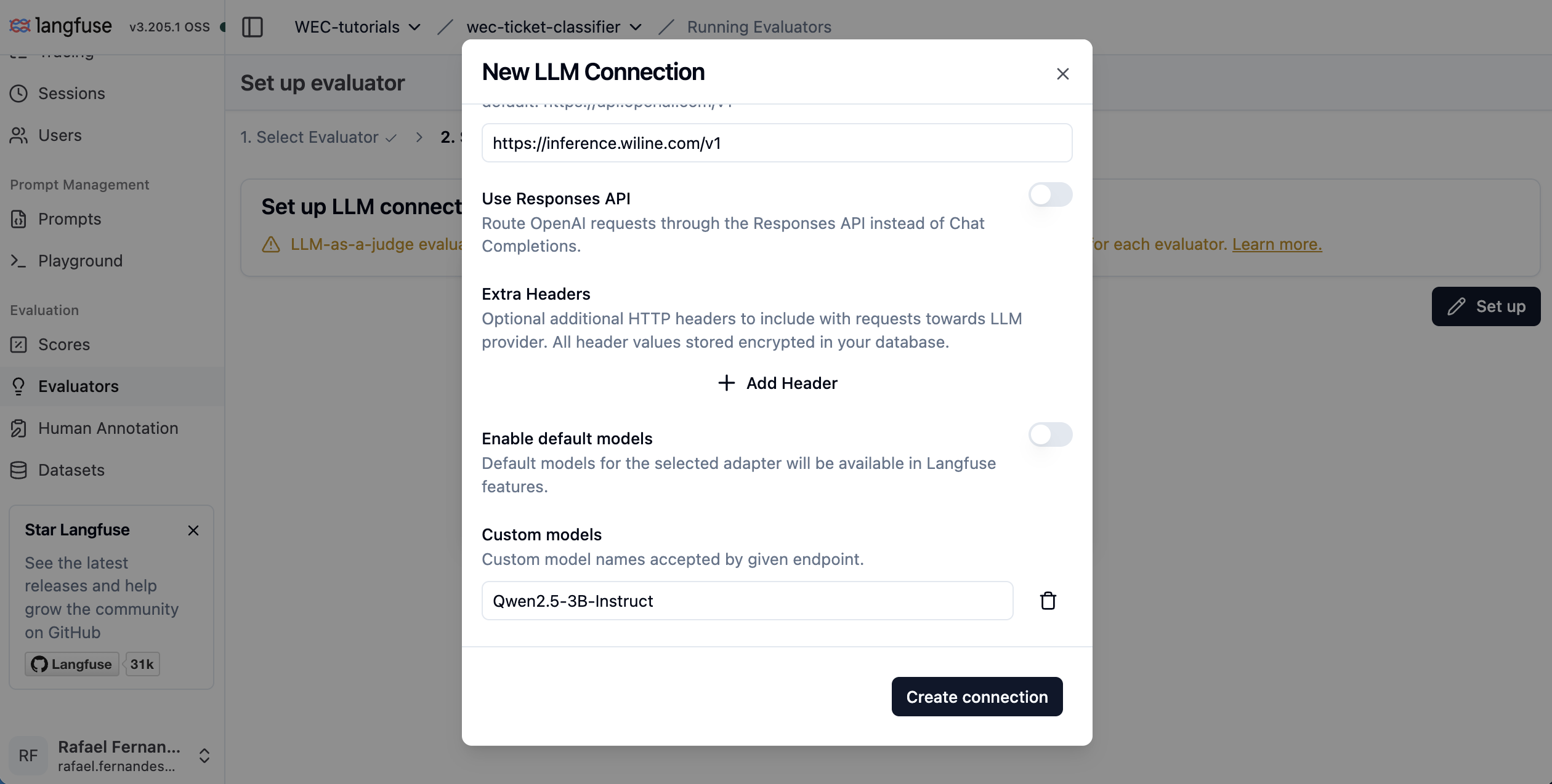 El diálogo de Nueva Conexión LLM — URL base de WEC, modelos predeterminados desactivados, un modelo WEC personalizado agregado